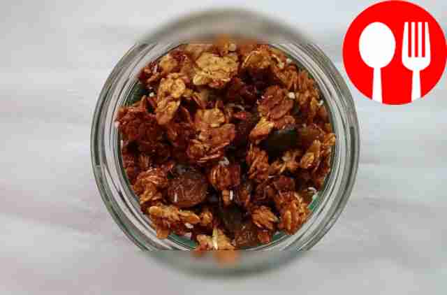 Сытная гранола с яблочным пюре