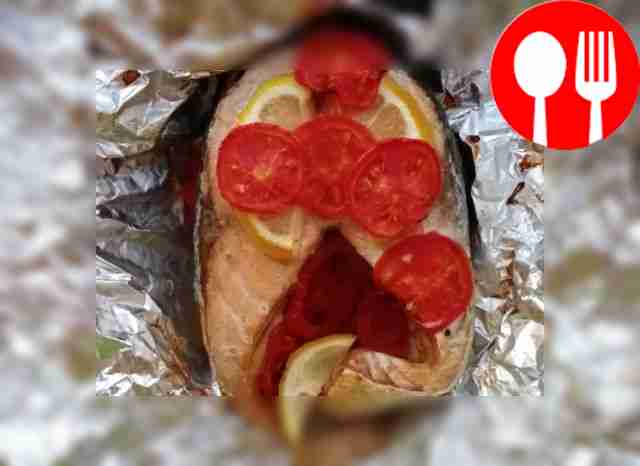 Поставьте в духовку на 25 минут. Затем снимите...