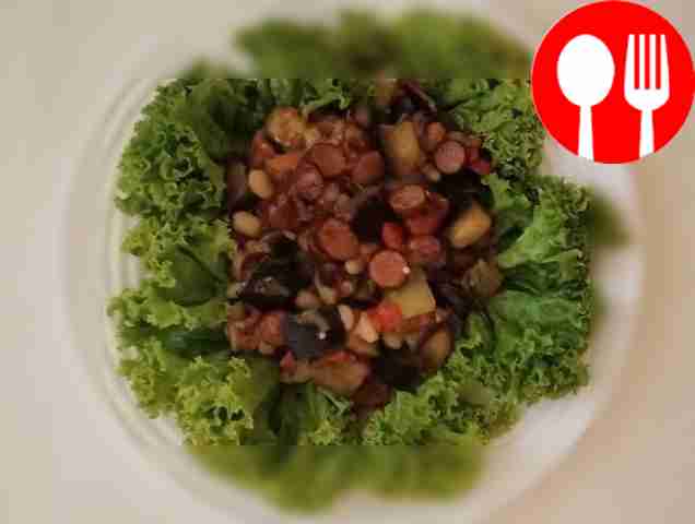 Пикантное овощное рагу с охотничьими колбасками