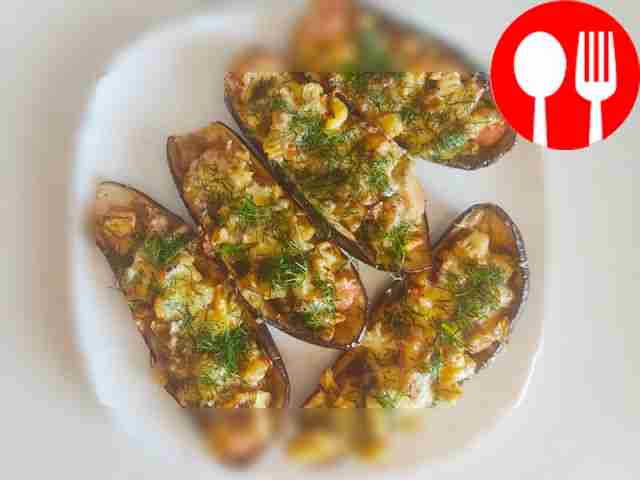 Румяные баклажаны с сосисками