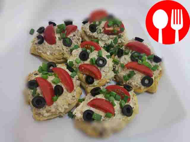 Золотистые лодочки с начинкой из тунца