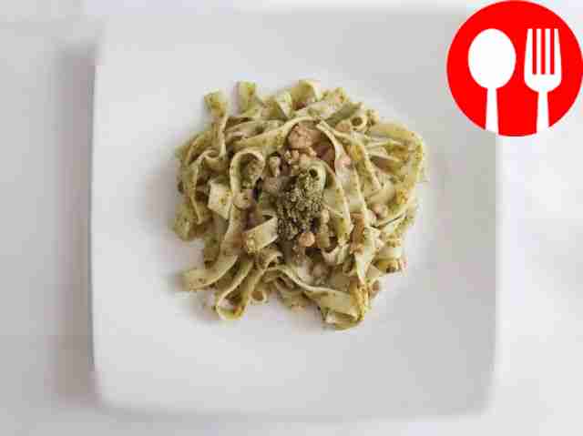 Аппетитная паста с соусом «Песто» и креветками