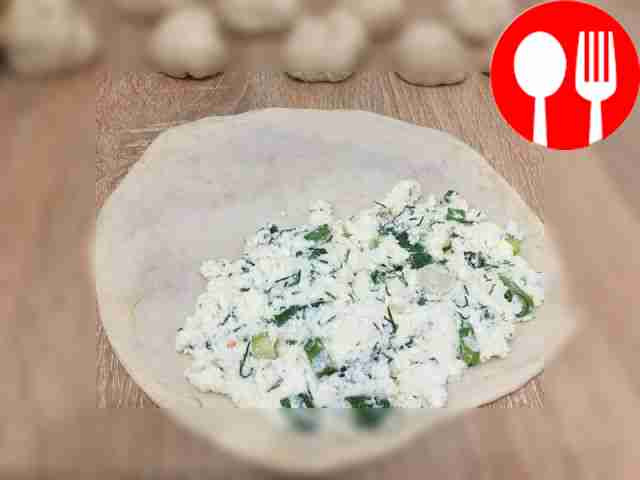 Если берёте лаваш, разместите начинку на одной...