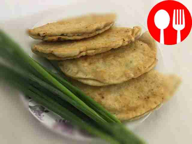 Подавайте готовые лепешки горячими, сверху...