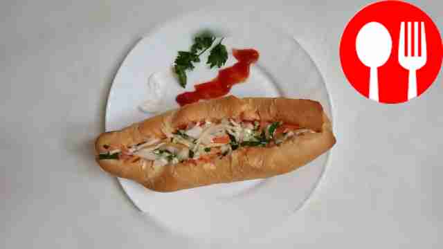 Сытный хот-дог с капустой