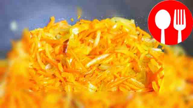 Обжарьте лук на растительном масле (2 ст. л.)...