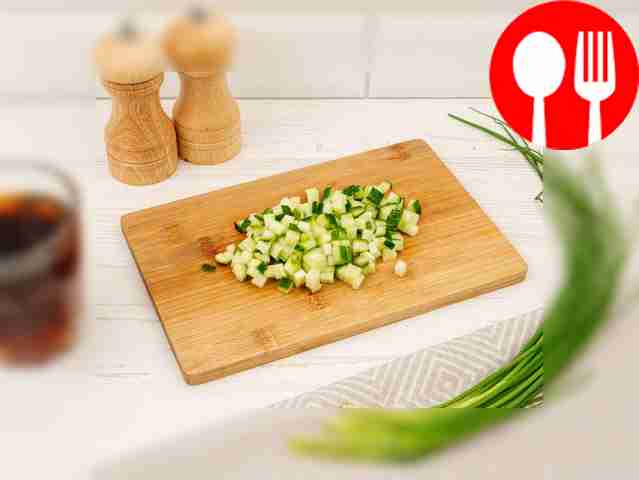 Нарежьте мелкими кубиками отварной картофель,...