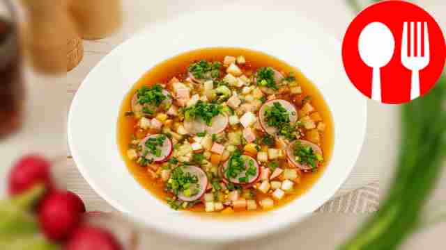 Окрошка на квасе с колбасой