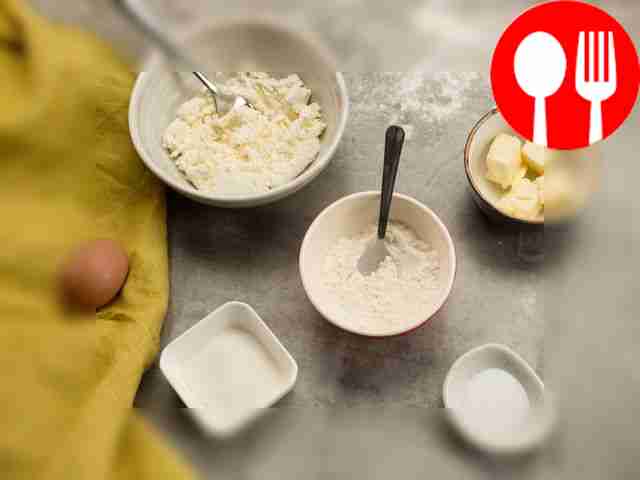 Муку заранее просейте, а воду доведите до...