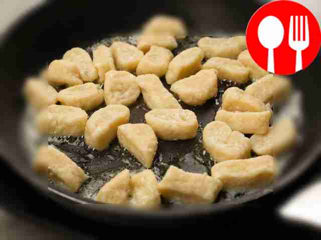 Готовые вареники обсушите на бумажном...