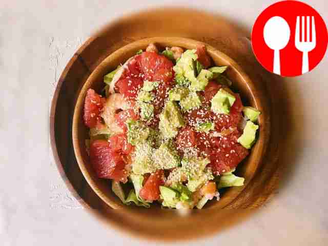 Легкий салат с грейпфрутом и креветками