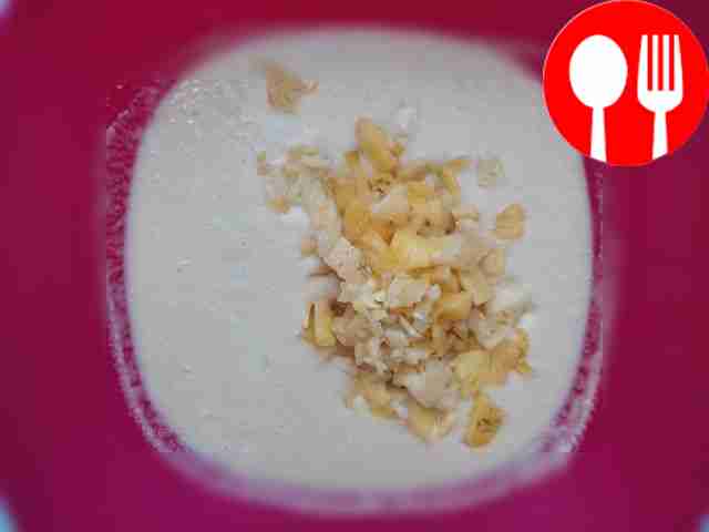 Взбейте яйца до пышности и добавьте их к...