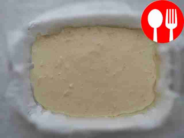 Переложите готовую смесь в форму, выстланную...