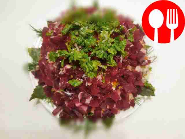 Питательный салат со свеклой и индейкой