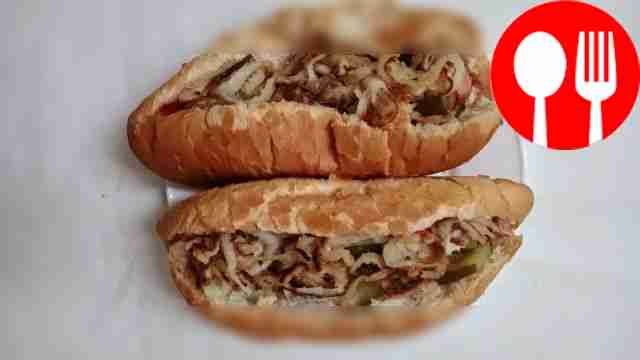 Пикантный хот-дог с огурцом