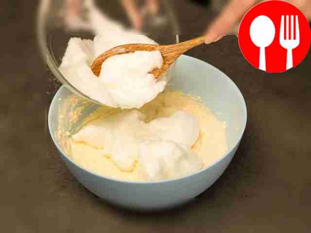 Взбейте белки до жёстких пиков, добавьте их в...