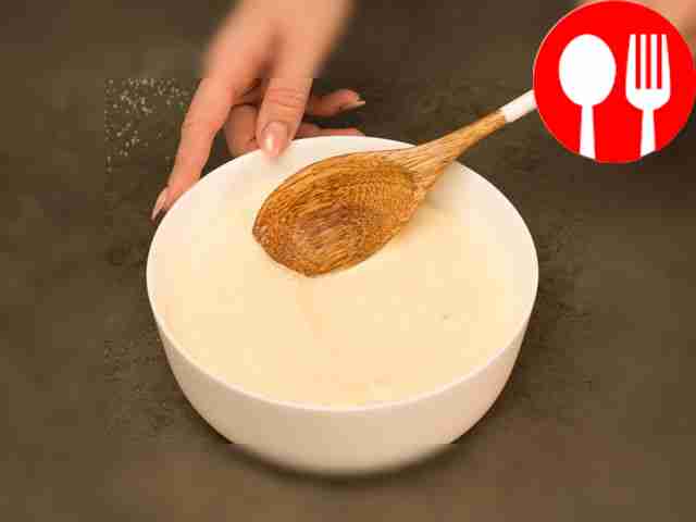 Переложите тесто в форму, смазанную...